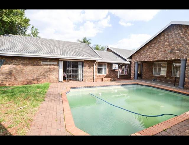 5 BEDROOM HOUSE FOR SALE IN HEUWELOORD